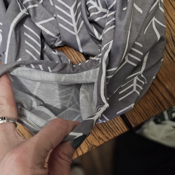 Gray Infinity Scarf with Arrow Pattern - Picture 2 of 2